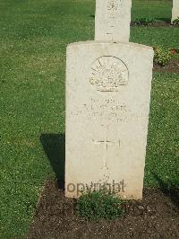 Cairo War Memorial Cemetery - Mitchell, R B