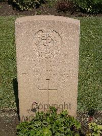 Cairo War Memorial Cemetery - Neve, S W