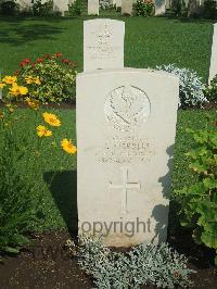 Cairo War Memorial Cemetery - Nicholls, J