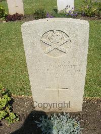 Cairo War Memorial Cemetery - Outhwaite, E H