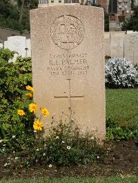 Cairo War Memorial Cemetery - Palmer, R E