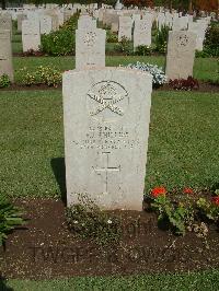 Cairo War Memorial Cemetery - Phillips, F J