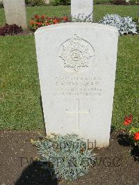 Cairo War Memorial Cemetery - Robertshaw, C