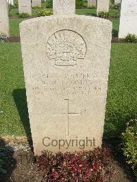 Cairo War Memorial Cemetery - Thomas, H