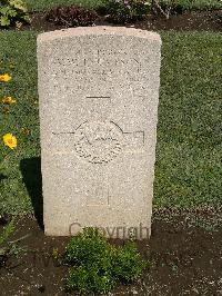 Cairo War Memorial Cemetery - Thompson, Vincent William