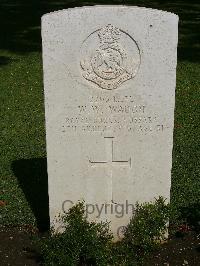 Cairo War Memorial Cemetery - Waugh, William Wallace