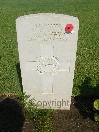 Cairo War Memorial Cemetery - Wells, Cyril William