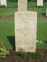 Cairo War Memorial Cemetery - Willis, R M