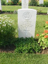 Heliopolis War Cemetery - Davis, Ronald Charles