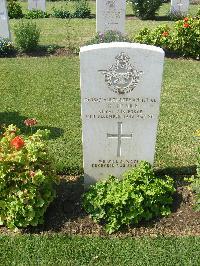 Heliopolis War Cemetery - Henry, James Douglas