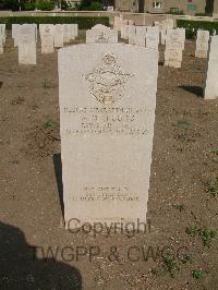 Heliopolis War Cemetery - Higgins, Godfrey Marcus