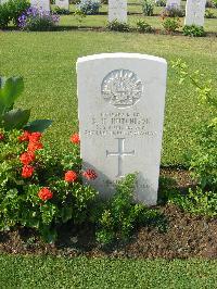 Heliopolis War Cemetery - Hutcheson, Ronald Harvard