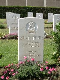 Heliopolis War Cemetery - Ladhu, 