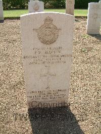 Heliopolis War Cemetery - MacHin, Frank William