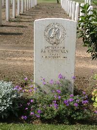 Heliopolis War Cemetery - Oosthuizen, B J