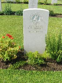 Heliopolis War Cemetery - Petersen, Lawrence William