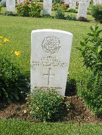 Heliopolis War Cemetery - Simmons, Harry Leonard