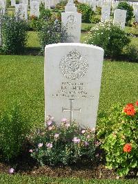 Heliopolis War Cemetery - Smith, Edwin Oakes