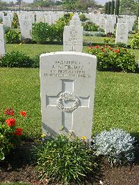 Heliopolis War Cemetery - Thomas, Bruce Gladstone