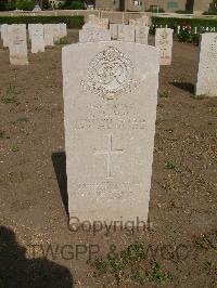 Heliopolis War Cemetery - Thomas, Ivor