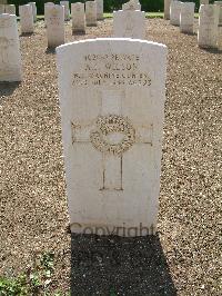 Heliopolis War Cemetery - Wilson, Allan John