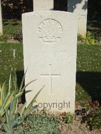 Daours Communal Cemetery Extension - Saunders, Walter Geoffrey