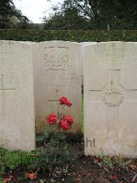 Doullens Communal Cemetery Extension No.1 - Bates, Thomas Henry