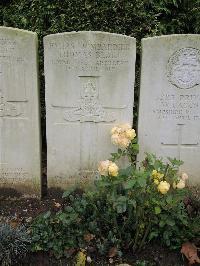 Doullens Communal Cemetery Extension No.1 - Blake, Thomas