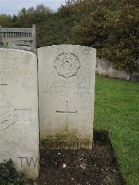 Doullens Communal Cemetery Extension No.1 - Bolt, Ben Thomas