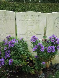 Doullens Communal Cemetery Extension No.1 - Brett, A