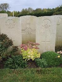 Doullens Communal Cemetery Extension No.1 - Burgess, Frank