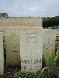 Doullens Communal Cemetery Extension No.1 - Busfield, Morris