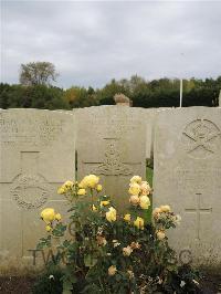 Doullens Communal Cemetery Extension No.1 - Davis, Albert Henry