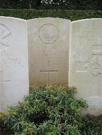 Doullens Communal Cemetery Extension No.1 - Day, Tom