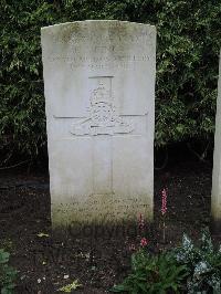 Doullens Communal Cemetery Extension No.1 - Finch, Frederick John