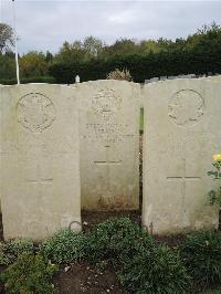 Doullens Communal Cemetery Extension No.1 - Francis, Harry