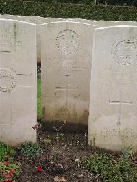 Doullens Communal Cemetery Extension No.1 - Giggal, Harold