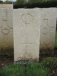 Doullens Communal Cemetery Extension No.1 - Giles, James Edward