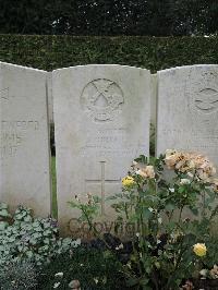 Doullens Communal Cemetery Extension No.1 - Guille, J T