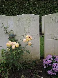 Doullens Communal Cemetery Extension No.1 - Hale, Sidney Walter