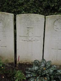 Doullens Communal Cemetery Extension No.1 - Hannaford, Henry William