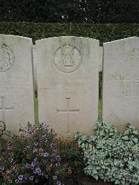 Doullens Communal Cemetery Extension No.1 - Hastings, John