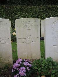 Doullens Communal Cemetery Extension No.1 - Higgins, E