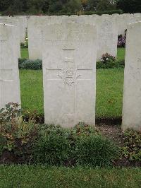 Doullens Communal Cemetery Extension No.1 - Hinks, J