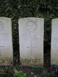 Doullens Communal Cemetery Extension No.1 - Howard, J