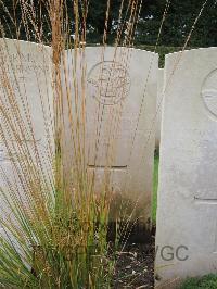 Doullens Communal Cemetery Extension No.1 - Hutchinson, Edward