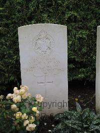 Doullens Communal Cemetery Extension No.1 - Huzinga, Albert Charles William