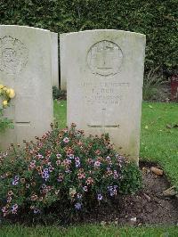 Doullens Communal Cemetery Extension No.1 - Jubb, L