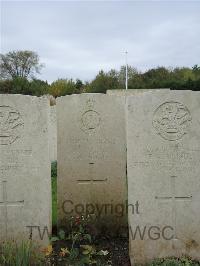 Doullens Communal Cemetery Extension No.1 - Kemp, J J