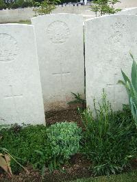 Doullens Communal Cemetery Extension No.1 - Linklater, V